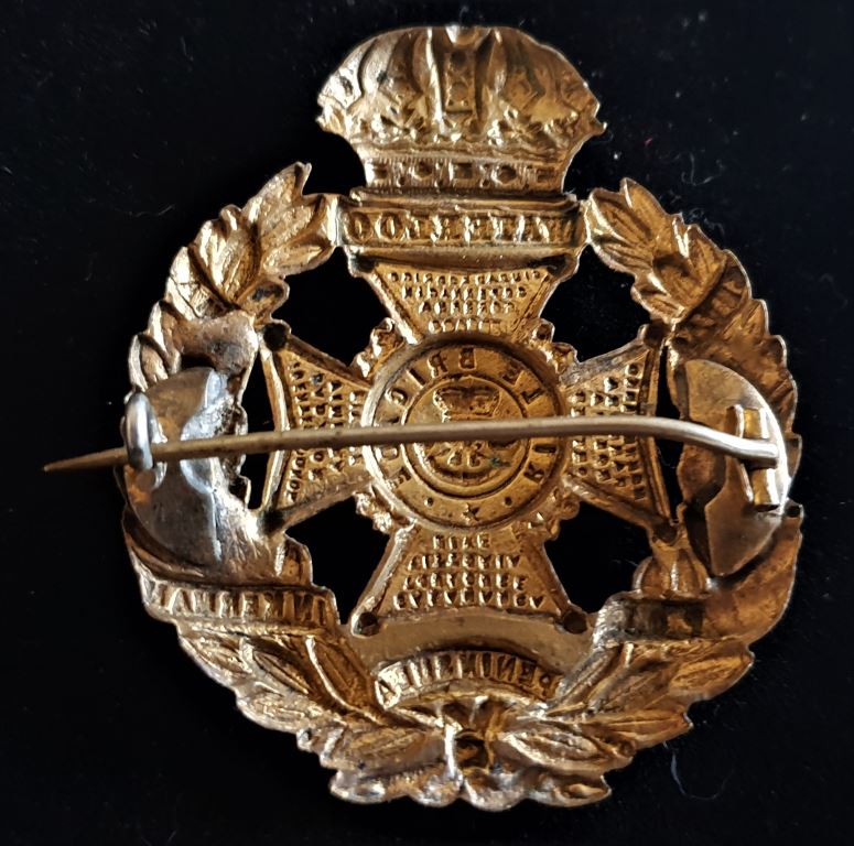 RIFLE BDE. “GUELPHIC CROWN” CAP BADGE